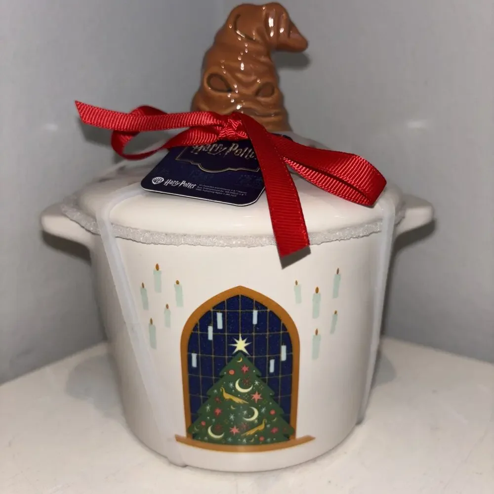 Harry Potter Hogwarts Sorting Hat Deck the Great Hall Christmas Crock NEW